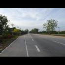 Die letzten Kilometer in Thailand auf einer überdimensionierten und wenig befahrenen Straße